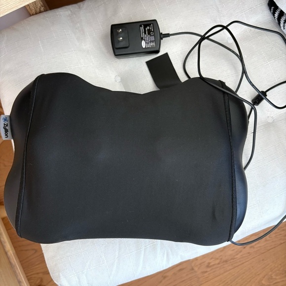 Zyllion Shiatsu Neck & Shoulder Massage Pillow - Picture 2 of 9